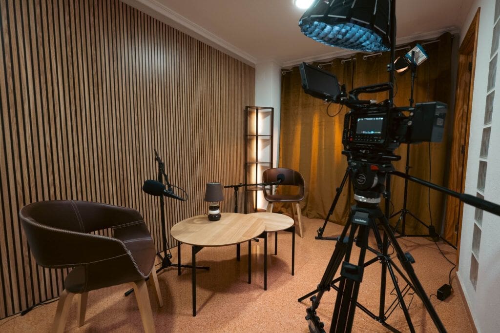 Cámaras 4K y set de grabación en el estudio de podcast Tin Ocean